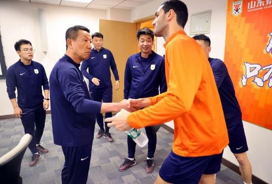 俱乐部不会以任何方式支持所谓的欧超联赛项目，那将是对国内联赛重要性和欧洲足球基础的不可接受的攻击。